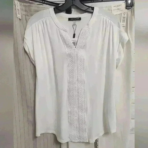 NWT Cable & Gauge ultra soft comfy top with chic style - Picture 3 of 10
